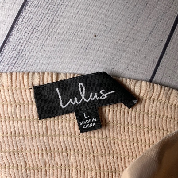 🔥SOLD🔥 Lulu’s Striped Satin Tie Front Tank Top Nude M, L - Picture 6 of 8